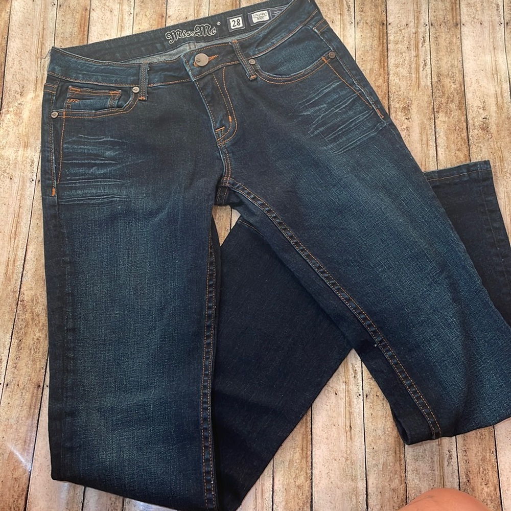 Cute, comfy, gently used miss me jeans- hemmed for a 5’1 person.